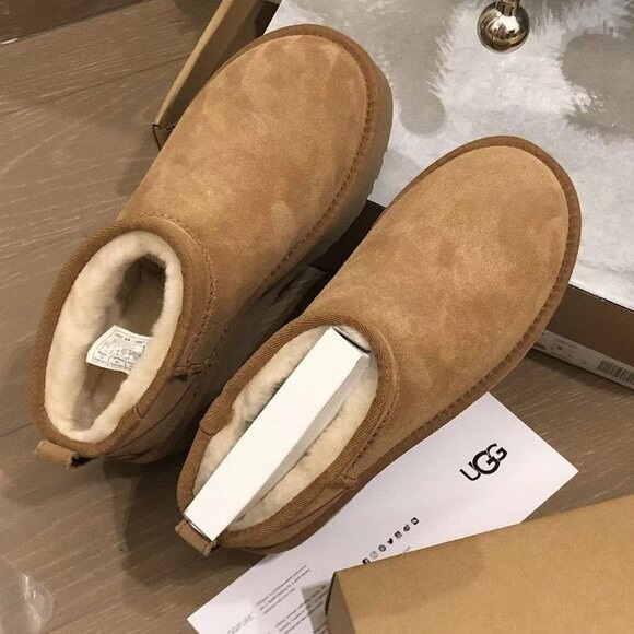 UGG Chestnut Platform Ankle Boots - Picture 4 of 5